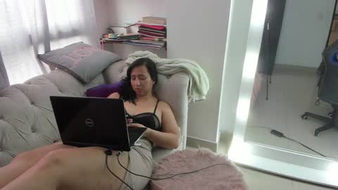 Snapshot of _emma_loyd_ chatting on 12/21/24, 08:10 Emma online show from 12/21/24, 08:10