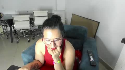 Snapshot of _emma_loyd_ chatting on 12/29/24, 01:24 Emma online show from 12/29/24, 01:24