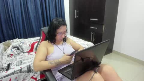 Snapshot of _emma_loyd_ chatting on 01/18/25, 03:20 Emma online show from 01/18/25, 03:20