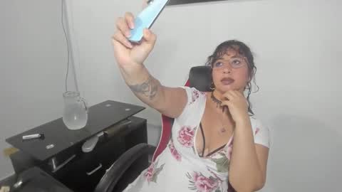 Snapshot of _emma_loyd_ chatting on 09/13/25, 11:26 Emma online show from 09/13/25, 11:26