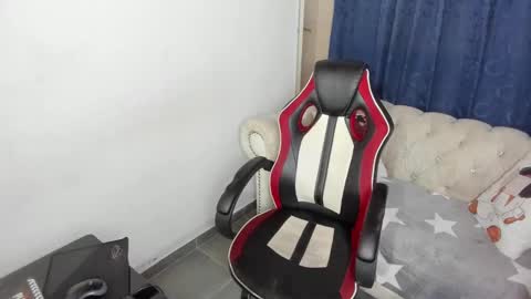 Snapshot of _emma_loyd_ chatting on 09/29/25, 10:58 Emma online show from 09/29/25, 10:58