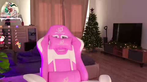 Mia  online show from 12/15/24, 06:29