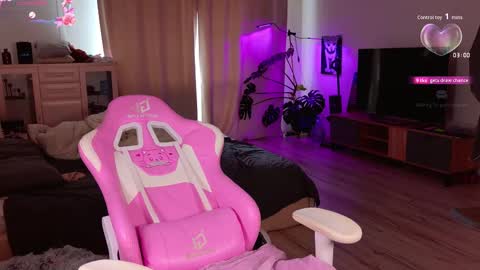 Mia  online show from 09/13/25, 05:29