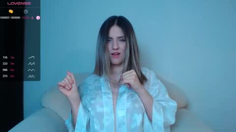 Snapshot of _esmeraldiyaa_ chatting on 02/02/25, 10:39 _esmeraldiyaa_ online show from 02/02/25, 10:39