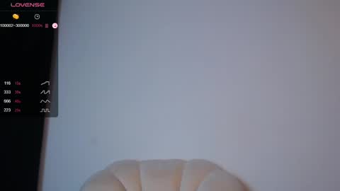 Snapshot of _esmeraldiyaa_ chatting on 02/16/25, 10:10 _esmeraldiyaa_ online show from 02/16/25, 10:10