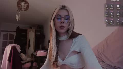 Snapshot of _eva_pleasure_ chatting on 04/26/26, 09:07 Eva online show from 04/26/26, 09:07