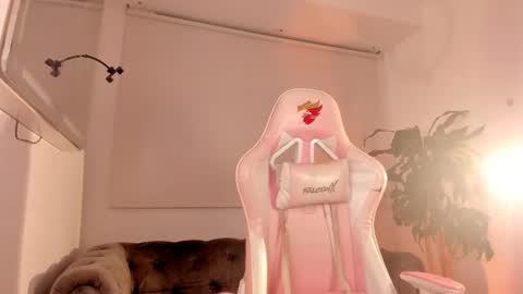 Snapshot of _evaa chatting on 04/15/26, 01:34 Eva online show from 04/15/26, 01:34