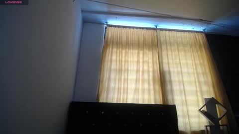 Snapshot of _exa_ chatting on 12/21/25, 03:41 Exa help me position myself with your thumb up thanks online show from 12/21/25, 03:41