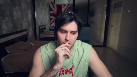 Snapshot of _fatrabbit chatting on 12/17/24, 03:39 Keanu online show from 12/17/24, 03:39