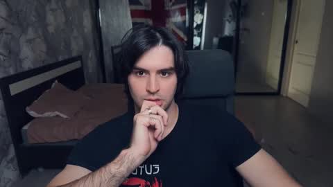 Snapshot of _fatrabbit chatting on 10/19/25, 12:17 Keanu online show from 10/19/25, 12:17