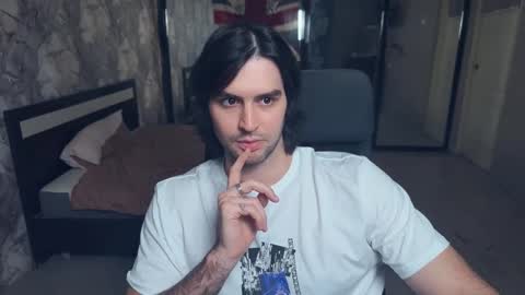 Snapshot of _fatrabbit chatting on 11/26/25, 01:45 Keanu online show from 11/26/25, 01:45