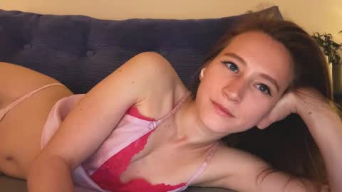 Snapshot of _feli_ chatting on 02/21/25, 02:28 all my social     online show from 02/21/25, 02:28