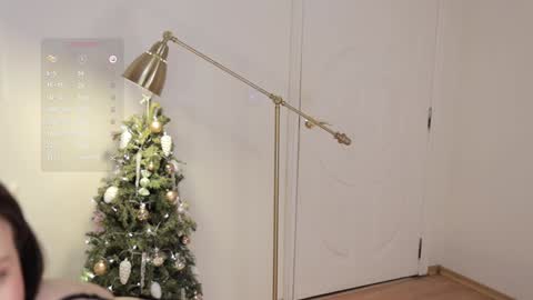 Essie  online show from 01/11/25, 03:34