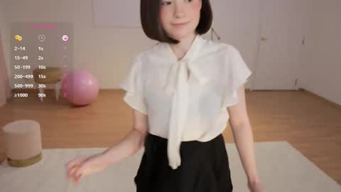 Essie  online show from 09/17/25, 04:08