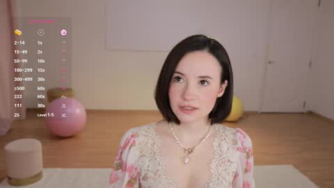 Essie  online show from 09/18/25, 03:25