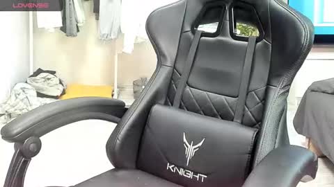 Snapshot of _feralberry__ chatting on 01/12/26, 08:52 Alis online show from 01/12/26, 08:52