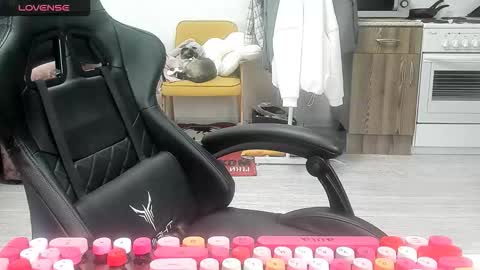 Snapshot of _feralberry__ chatting on 02/06/26, 07:56 Alis online show from 02/06/26, 07:56