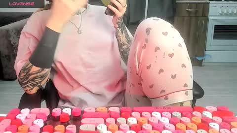 Snapshot of _feralberry__ chatting on 02/08/26, 07:23 Alis online show from 02/08/26, 07:23