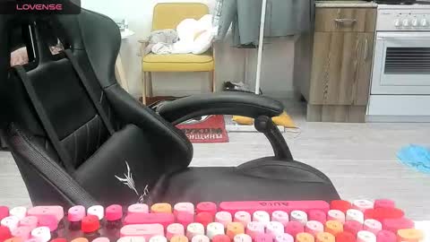 Snapshot of _feralberry__ chatting on 02/10/26, 09:13 Alis online show from 02/10/26, 09:13