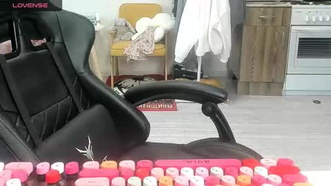 Snapshot of _feralberry__ chatting on 02/13/26, 08:43 Alis online show from 02/13/26, 08:43