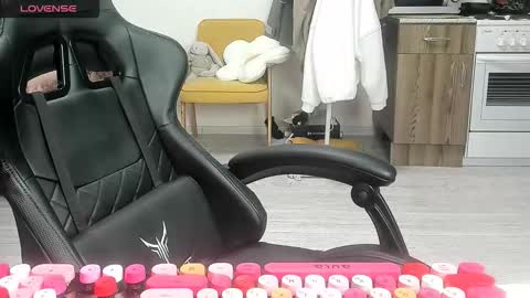 Snapshot of _feralberry__ chatting on 02/17/26, 07:38 Alis online show from 02/17/26, 07:38