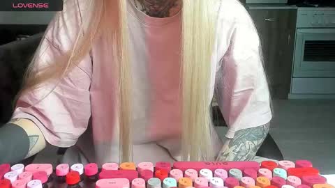 Snapshot of _feralberry__ chatting on 02/22/26, 02:56 Alis online show from 02/22/26, 02:56