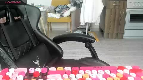 Snapshot of _feralberry__ chatting on 02/27/26, 08:03 Alis online show from 02/27/26, 08:03