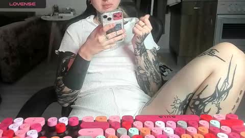 Snapshot of _feralberry__ chatting on 03/01/26, 02:57 Alis online show from 03/01/26, 02:57