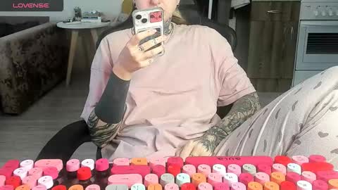 Snapshot of _feralberry__ chatting on 03/02/26, 06:58 Alis online show from 03/02/26, 06:58