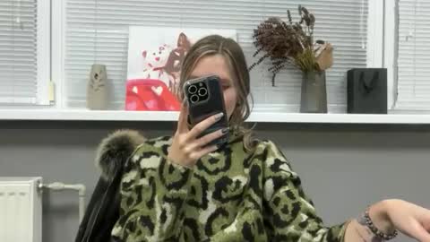  Flora  online show from 11/13/25, 04:17