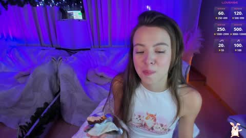 Snapshot of _fluffybunny_ chatting on 12/19/24, 11:18 Goldy Grace online show from 12/19/24, 11:18