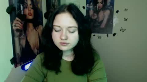 Snapshot of _foxy_lady chatting on 11/24/25, 06:57 Alice online show from 11/24/25, 06:57