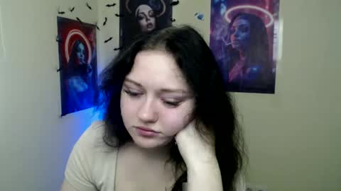 Snapshot of _foxy_lady chatting on 11/26/25, 06:58 Alice online show from 11/26/25, 06:58