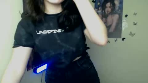 Snapshot of _foxy_lady chatting on 11/28/25, 08:06 Alice online show from 11/28/25, 08:06