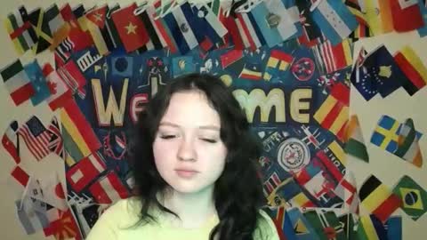 Snapshot of _foxy_lady chatting on 12/18/25, 06:52 Alice online show from 12/18/25, 06:52