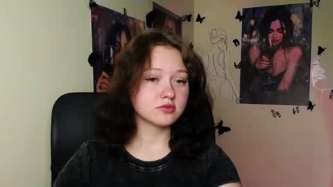 Snapshot of _foxy_lady chatting on 06/16/26, 05:54 Alice online show from 06/16/26, 05:54