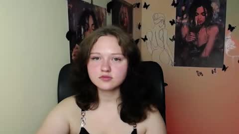 Snapshot of _foxy_lady chatting on 06/22/26, 05:48 Alice online show from 06/22/26, 05:48