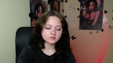 Snapshot of _foxy_lady chatting on 06/25/26, 05:12 Alice online show from 06/25/26, 05:12
