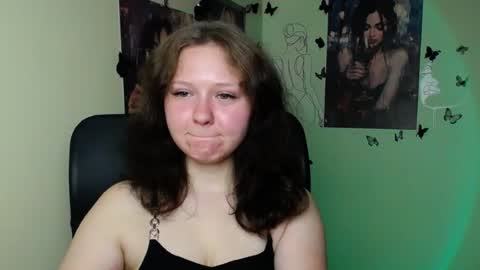 Snapshot of _foxy_lady chatting on 07/04/26, 06:08 Alice online show from 07/04/26, 06:08