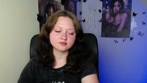 Snapshot of _foxy_lady chatting on 07/06/26, 06:10 Alice online show from 07/06/26, 06:10