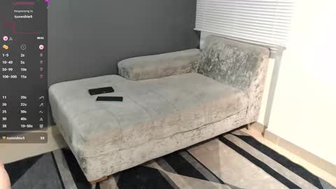 Laura  Juan online show from 02/25/25, 06:20