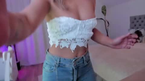 Snapshot of _gabrielle_ chatting on 04/15/26, 09:59 Gabriela online show from 04/15/26, 09:59