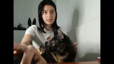 Mia-foster online show from 02/06/25, 12:22