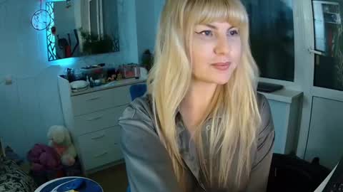 Snapshot of _glamorous_ chatting on 02/10/25, 09:04 _glamorous_ online show from 02/10/25, 09:04