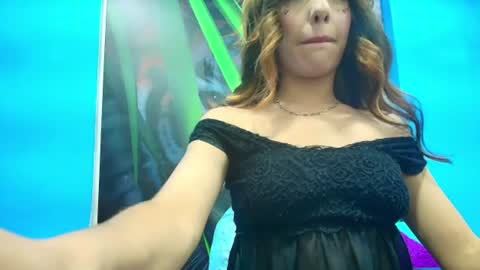 Snapshot of _gold_strawberry_ chatting on 06/25/26, 10:36 _gold_strawberry_ online show from 06/25/26, 10:36