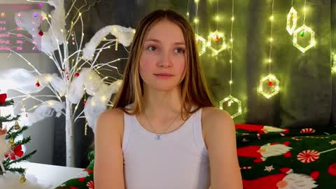 Snapshot of _green_green_ chatting on 12/28/24, 01:29 Milly online show from 12/28/24, 01:29