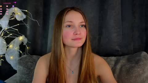 Snapshot of _green_green_ chatting on 01/09/25, 04:19 Milly online show from 01/09/25, 04:19