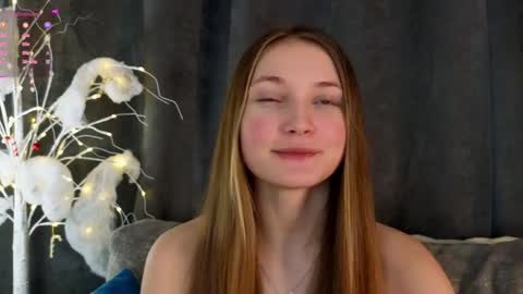 Snapshot of _green_green_ chatting on 01/10/25, 04:12 Milly online show from 01/10/25, 04:12