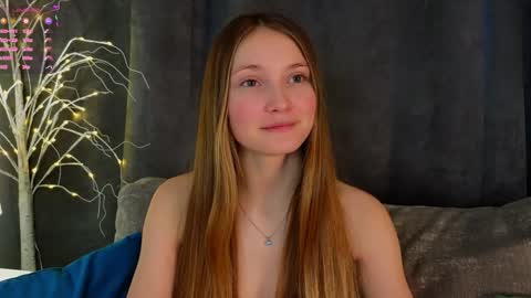 Snapshot of _green_green_ chatting on 01/21/25, 04:21 Milly online show from 01/21/25, 04:21