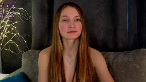 Snapshot of _green_green_ chatting on 01/27/25, 07:14 Milly online show from 01/27/25, 07:14